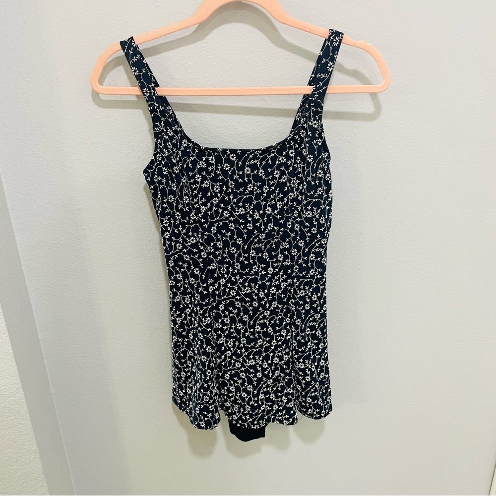 Beach Cabana Navy Blue With White Flowers Womens Size M One Piece Swimsuit